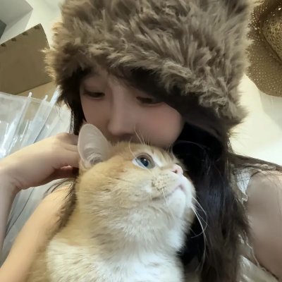 泳池里的男孩